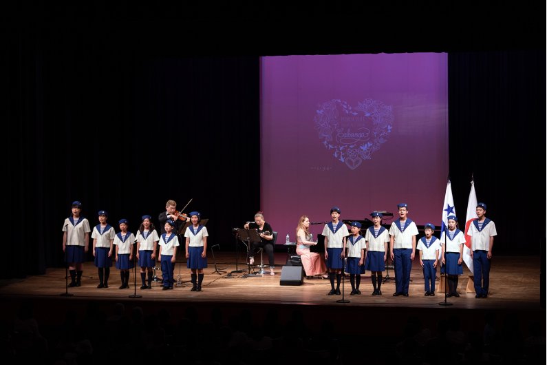 Cabanga concert with Imabari children's choir and Panama Japan flags on stage