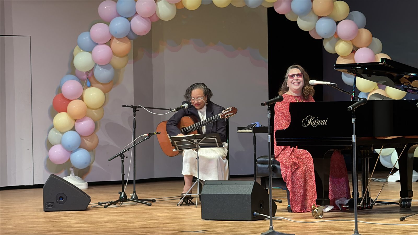 Patricia Vlieg and Vilma Esquivel performing at the MIN-ON Kids Festa closing concert